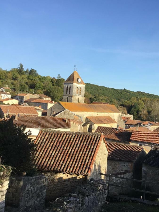 La Vieille Maison Rose Bed & Breakfast Nanteuil-en-Vallee Exterior photo