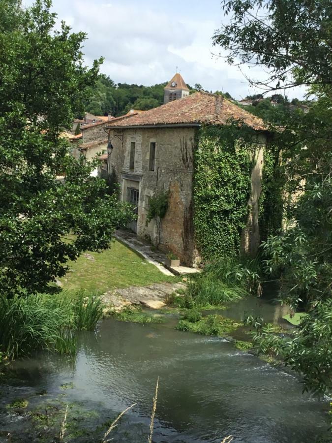 La Vieille Maison Rose Bed & Breakfast Nanteuil-en-Vallee Exterior photo